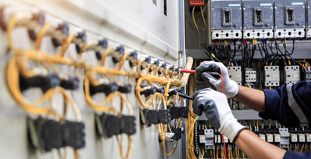 Professional Electrician technician working in Roanoke city County, VA